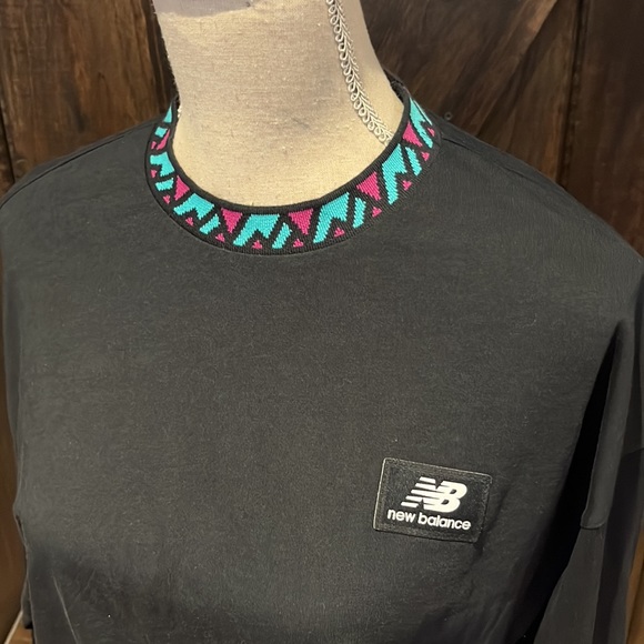 New balance oversized terrain crop long sleeve colourful col… - Picture 2 of 12